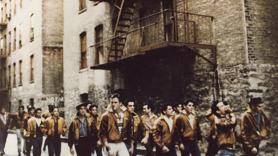 d9fe865b-6d9d-4549-b125-00fcf6992b77-1920x1080-1 Videoclub VHS gratis 'THE WANDERERS: LAS PANDILLAS DEL BRONX' (1979) | La disolución de la inocencia: Retrato existencial de las pandillas en los 60s