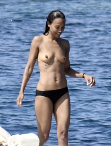 Lee más sobre el artículo Zoe Saldaña Gamora desnuda en topless en alta mar