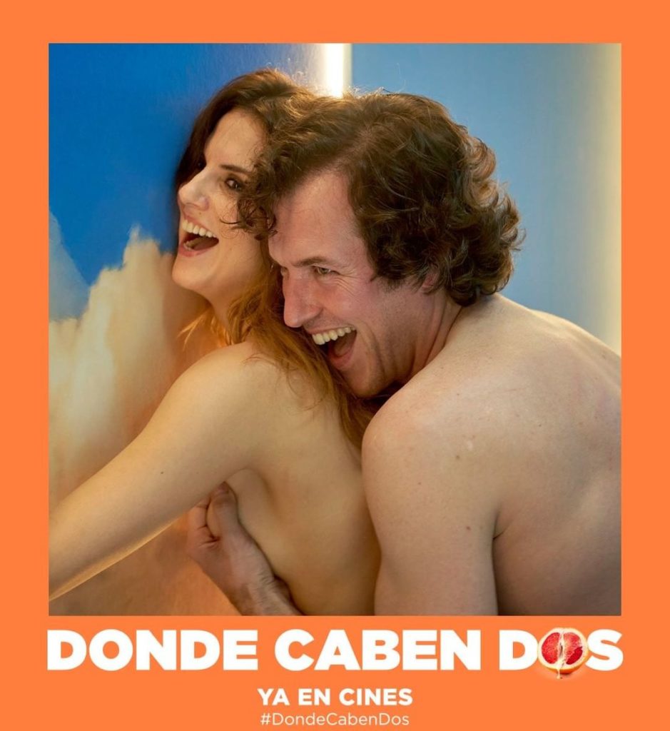filmaxpresenta-238167112-1423544568040530-6942839969338442701-n-939x1024 Ver y descargar DONDE CABEN DOS | Torrent y cines | Desnudos y vagina frutal en una nueva comedia española