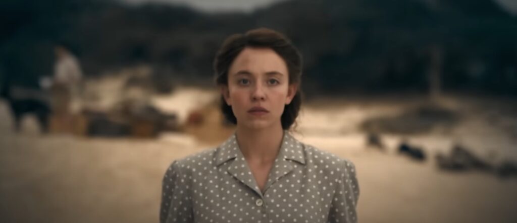 Captura-de-pantalla_28-6-2025_85039_www.youtube.com_-1024x443 Sydney Sweeney al natural en 'Eden', junto a Vanessa Kirby y Ana de Armas