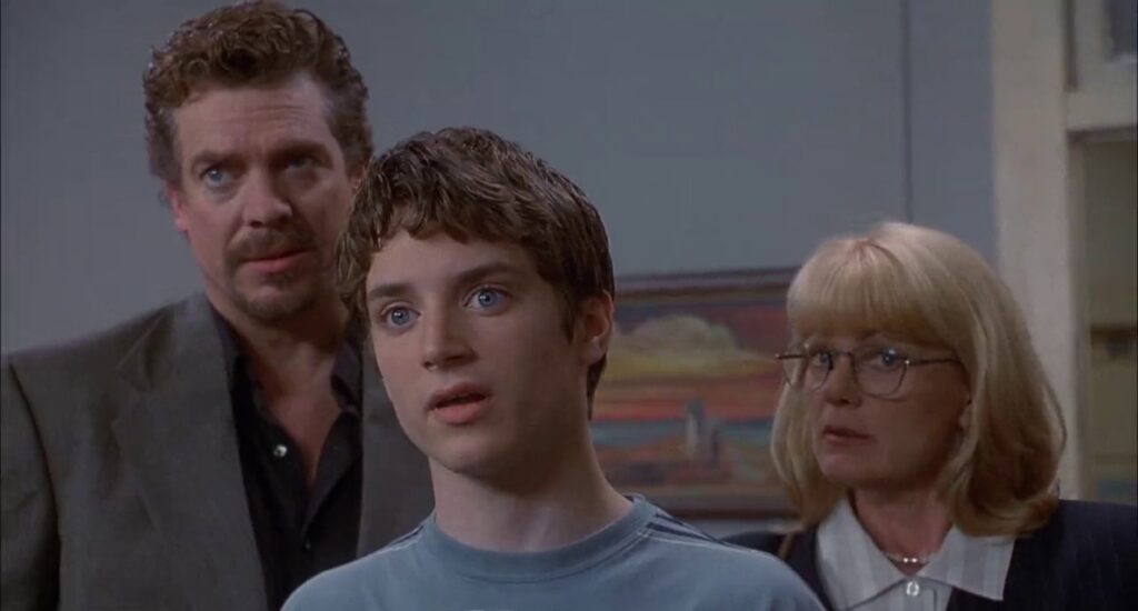 large-screenshot2-1024x550 Transición y convergencia de géneros en el cine de Robert Rodriguez: Análisis de The Faculty como reflexión del renacimiento del slasher en los Años 90