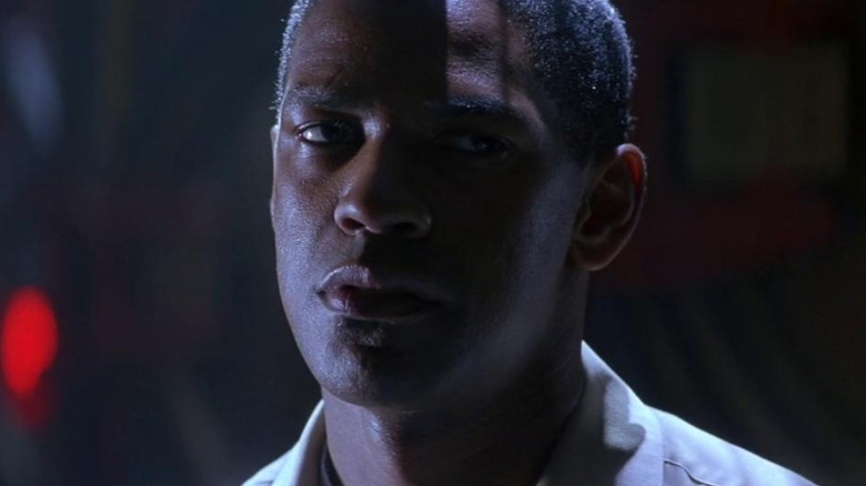 intro-1726084320 La mirada que juzga al mundo: estudio de la expresividad ocular de Denzel Washington