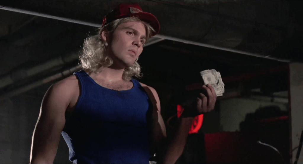 DOnofrio-como-Thor-en-Aventuras-en-la-gran-ciudad-Adventures-in-Babysitting-1024x555 Aventuras en la gran ciudad (1987): la ternura azulada de una noche urbana que nunca existió