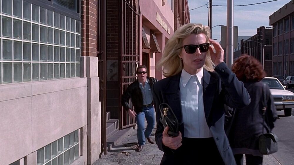 p03dJzs5JltlFiB2A1CqJ3glqsV Crítica Extremadamente peligrosa (1993): cuando el videoclip se volvió drama materno