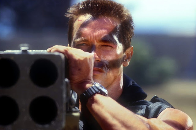 arnold-schwarzenegger-1 Fotos impresionantes de Arnold Schwarzenegger como el coronel John Matrix en el rodaje de Commando (1985)