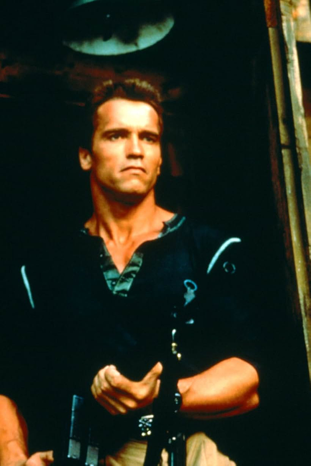 arnold-schwarzenegger-12 Fotos impresionantes de Arnold Schwarzenegger como el coronel John Matrix en el rodaje de Commando (1985)