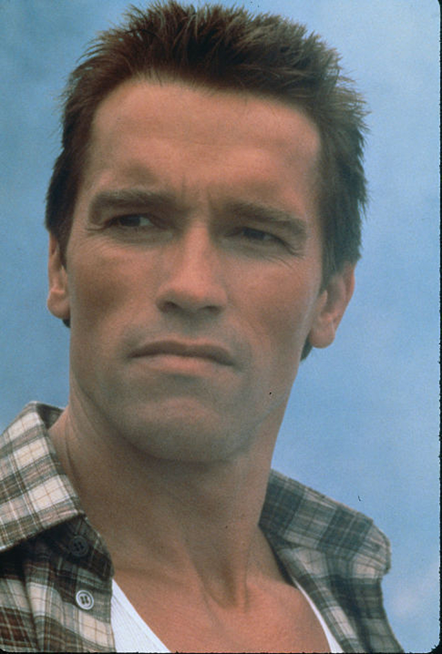 arnold-schwarzenegger-17 Fotos impresionantes de Arnold Schwarzenegger como el coronel John Matrix en el rodaje de Commando (1985)