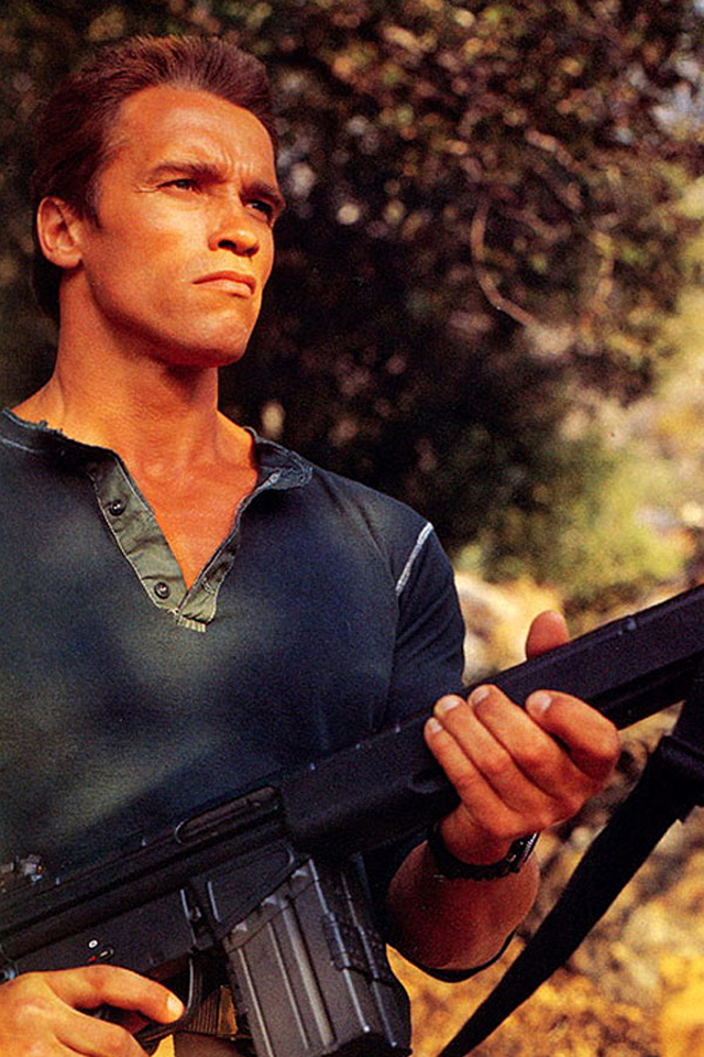 arnold-schwarzenegger-19 Fotos impresionantes de Arnold Schwarzenegger como el coronel John Matrix en el rodaje de Commando (1985)