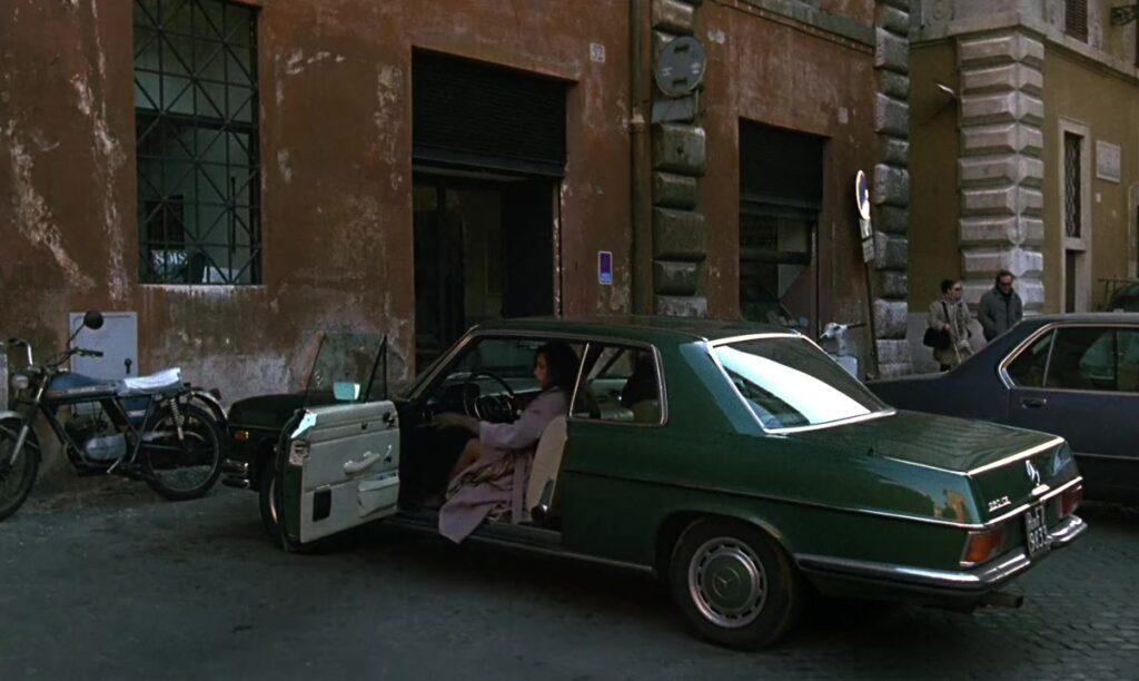 large-screenshot1-1024x612 Crítica ‘El año de las armas’ (1991): la obra que no existe y sin embargo arde